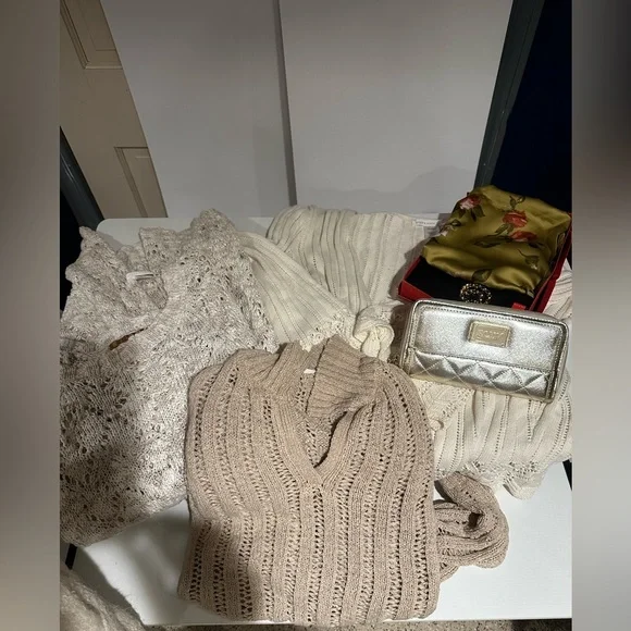 Elegant Cream and Tan Women's name brand Sweater bundle large/extra large - Picture 1 of 2